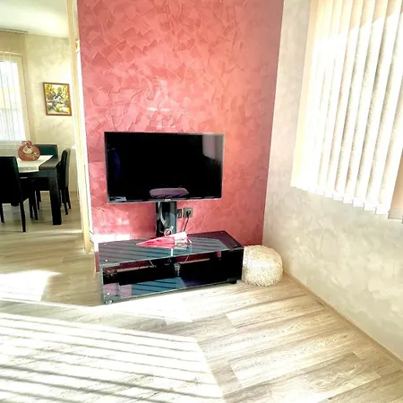 アパート With 2 Bedrooms And Parking Near The *