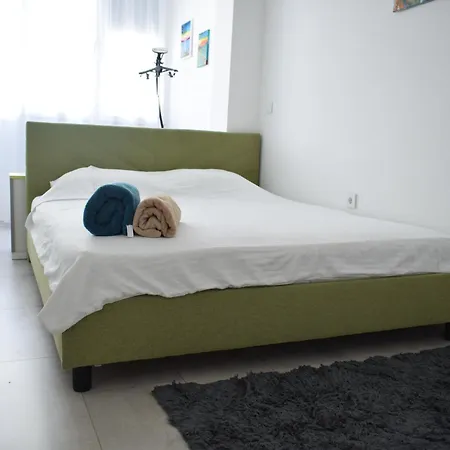 With 2 Bedrooms And Parking Near The アパート