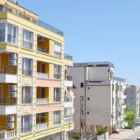 With 2 Bedrooms And Parking Near The Burgaz