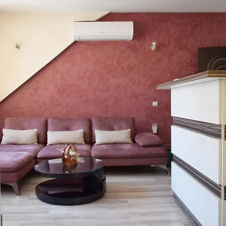 With 2 Bedrooms And Parking Near The Burgaz